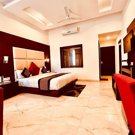 Hotel The Onix Dehradun Exterior foto